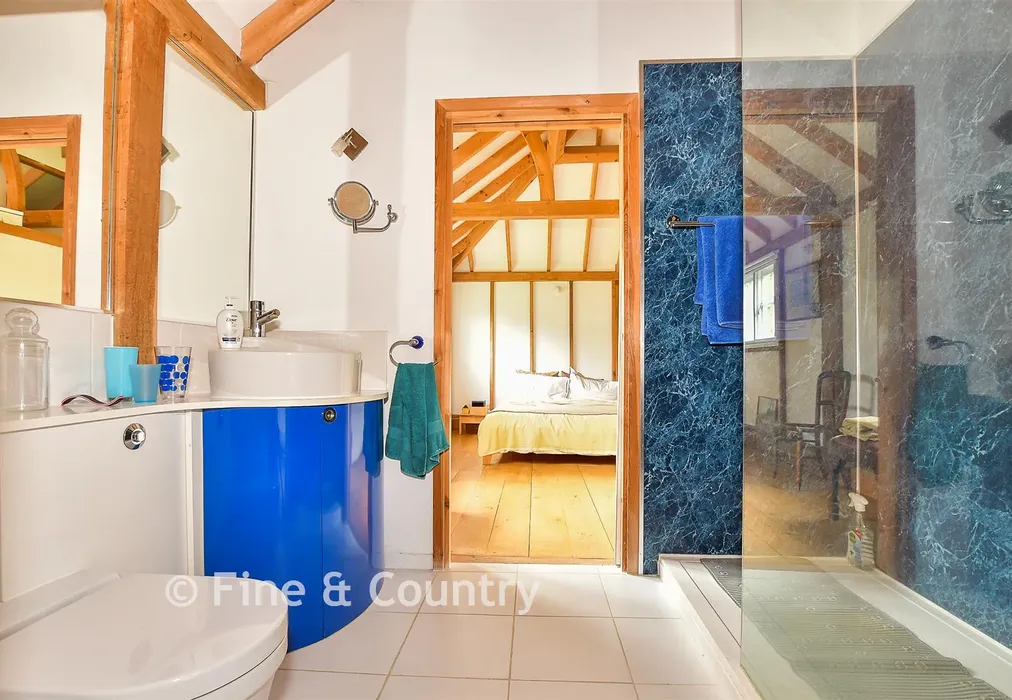 Jack And Jill En-Suite - Station Road, Rotherfield, Crowborough, East Sussex - Wards of Kent