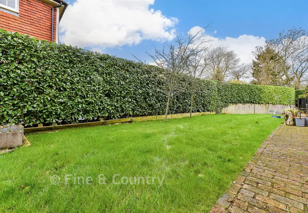 Front Garden - Station Road, Rotherfield, Crowborough, East Sussex - Wards of Kent