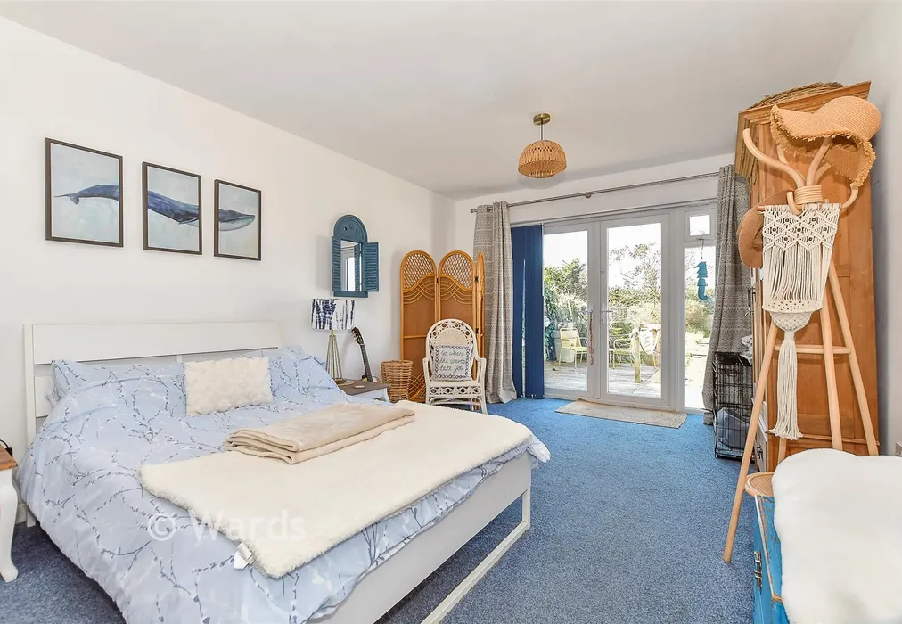 Bedroom 1 - The Parade, Greatstone, Kent - Wards of Kent