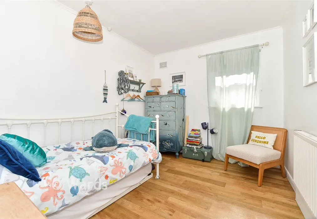 Bedroom 5 - The Parade, Greatstone, Kent - Wards of Kent