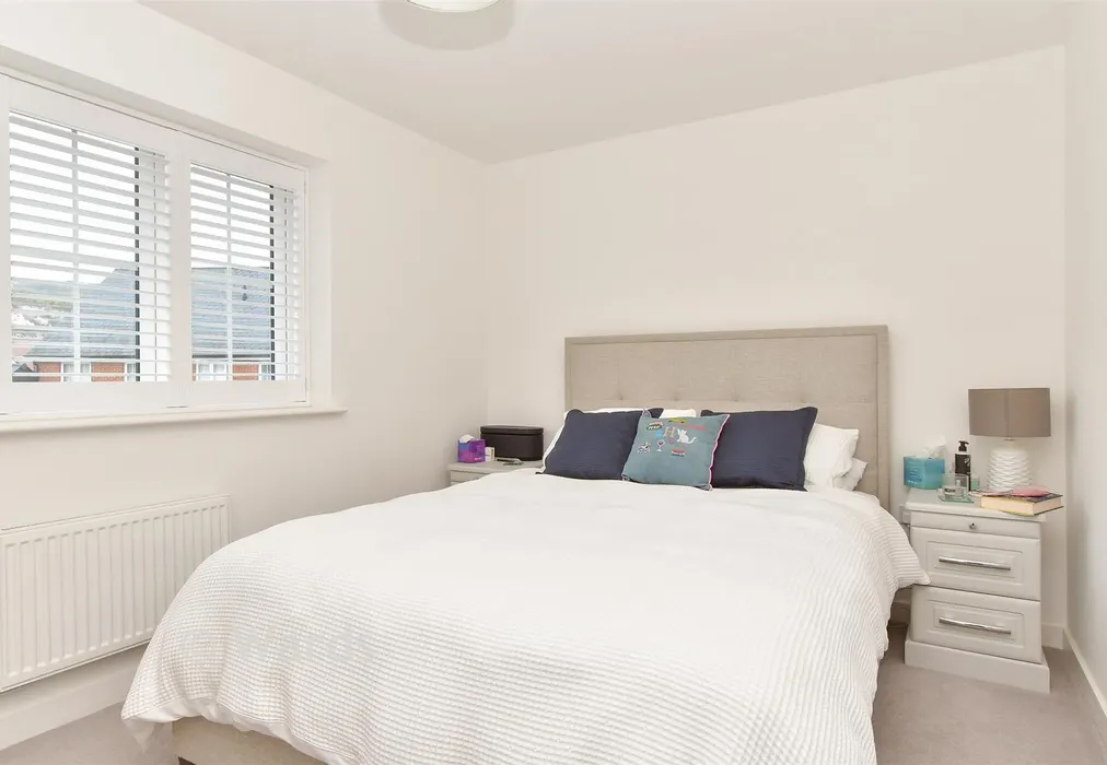 Bedroom 1 - Corliss Vale, Wouldham, Rochester, Kent - Wards of Kent