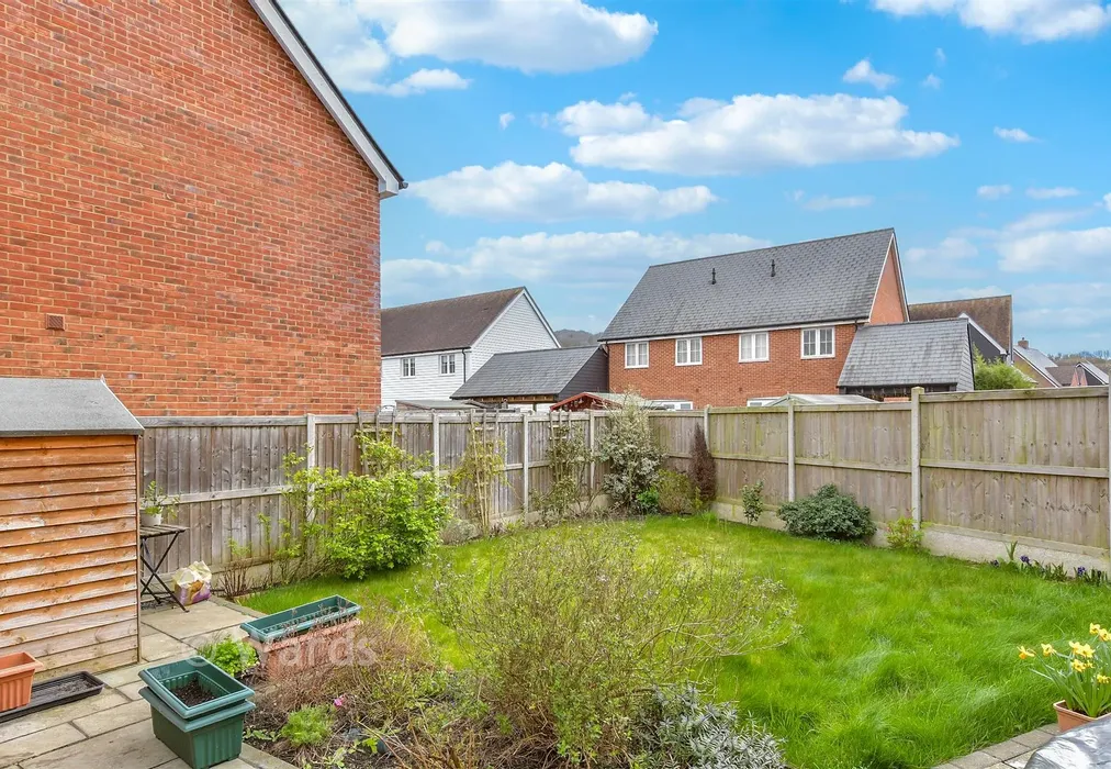 Rear Garden - Corliss Vale, Wouldham, Rochester, Kent - Wards of Kent