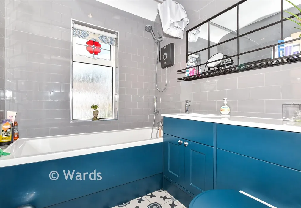 Bathroom - Plains Avenue, Maidstone, Kent - Wards of Kent