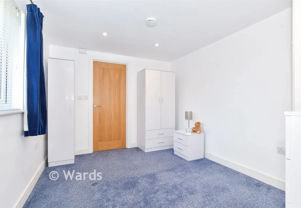 Annexe Bedroom - Plains Avenue, Maidstone, Kent - Wards of Kent