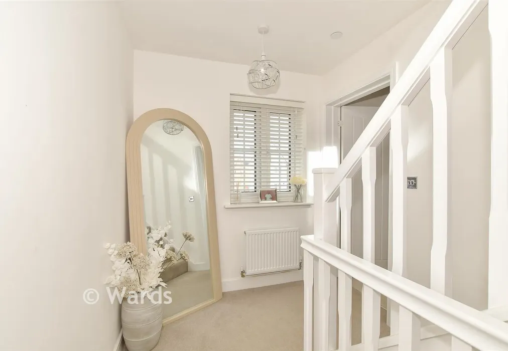 Landing - Campion Avenue, Herne Bay, Kent - Wards of Kent