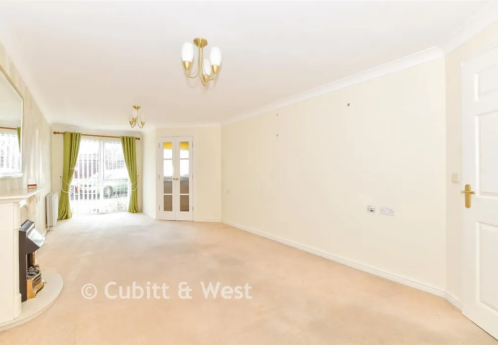 Lounge/Diner - Anchorage Court, Marine Parade East, Lee-On-The-Solent, Hampshire - Wards of Kent