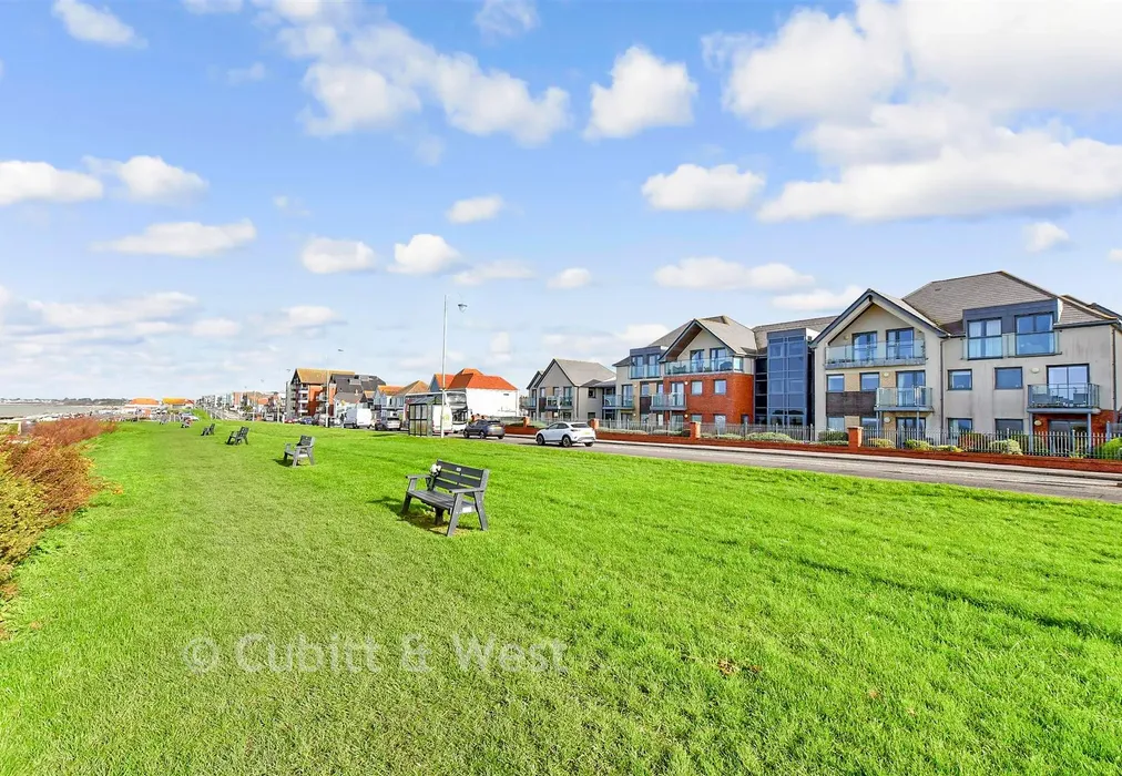 External Lifestyle Photograph - Anchorage Court, Marine Parade East, Lee-On-The-Solent, Hampshire - Wards of Kent