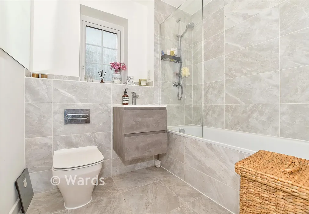 Bathroom - Elizabeth Gardens, Northiam, Rye, East Sussex - Wards of Kent