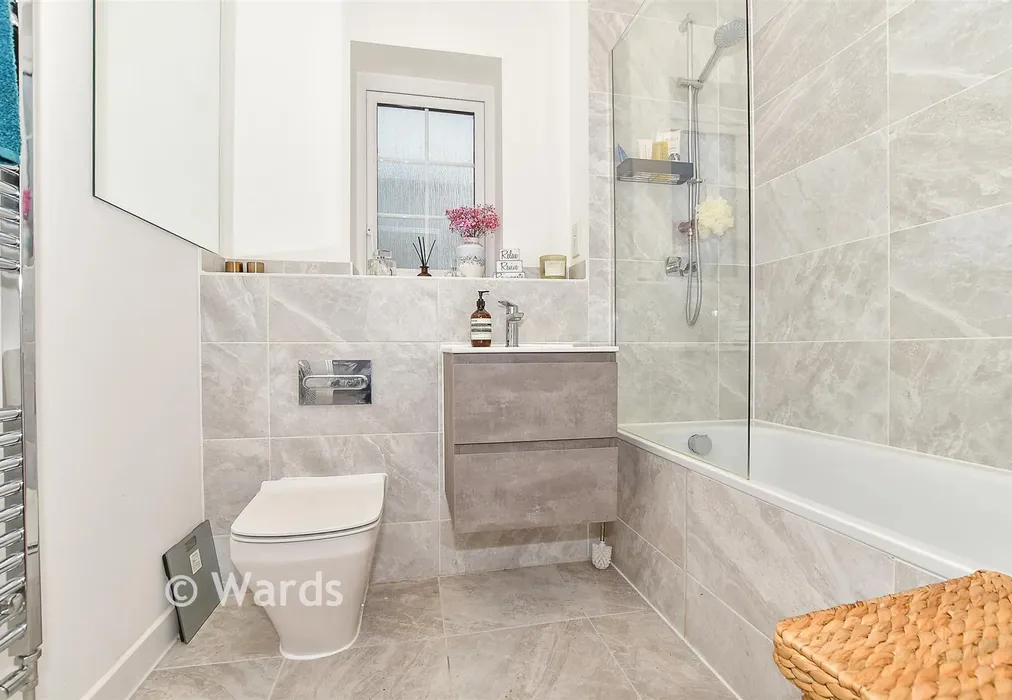 Bathroom - Elizabeth Gardens, Northiam, Rye, East Sussex - Wards of Kent