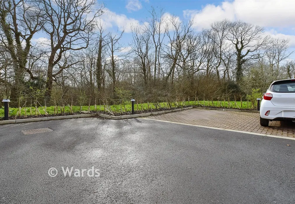 Driveway/Parking - Elizabeth Gardens, Northiam, Rye, East Sussex - Wards of Kent