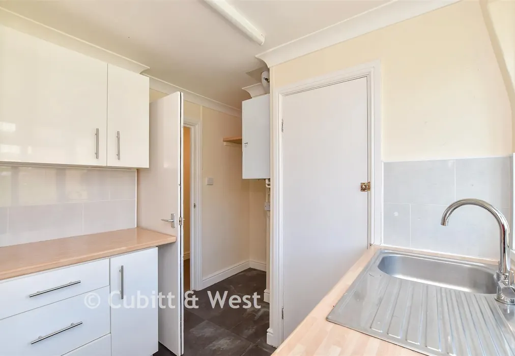 Kitchen - Chelwood Close, Brighton, East Sussex - Wards of Kent
