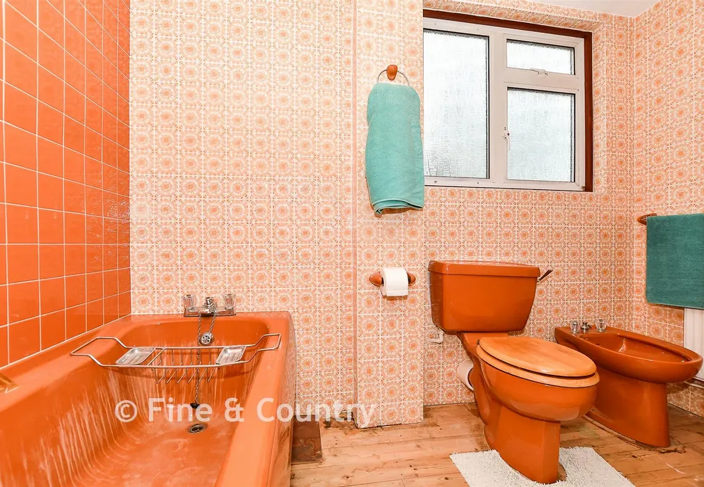 Bathroom - New Road, Duddleswell, Uckfield, East Sussex - Wards of Kent