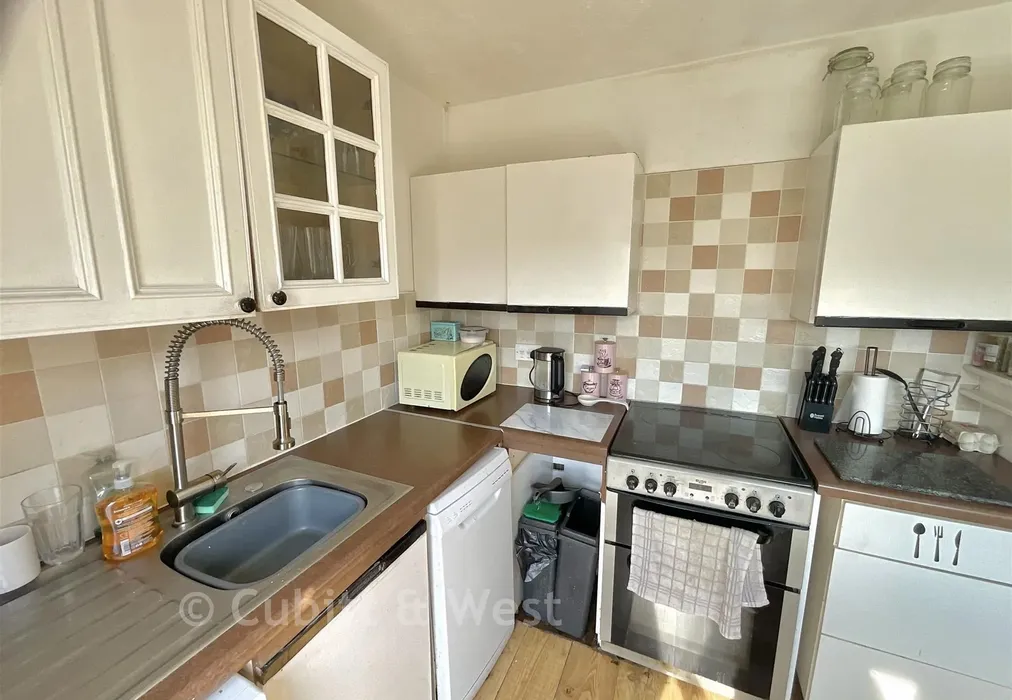 Kitchen 1 - Keelson Way, Littlehampton, West Sussex - Wards of Kent