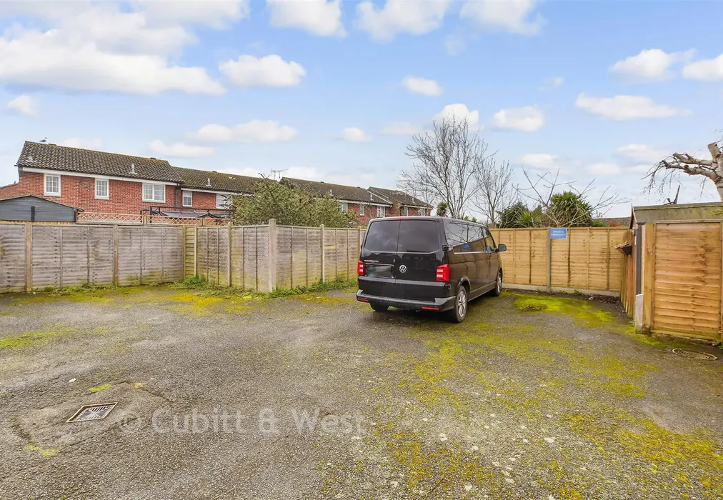 Driveway Parking - Keelson Way, Littlehampton, West Sussex - Wards of Kent