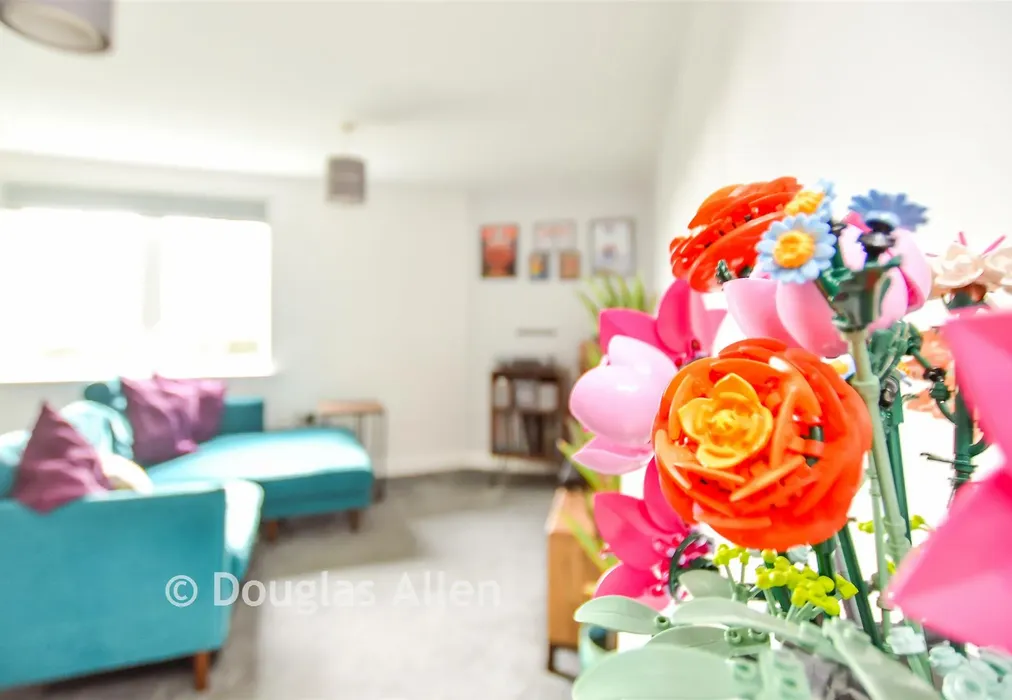 Internal Lifestyle Photograph - Gainsborough Close, Basildon, Essex - Wards of Kent