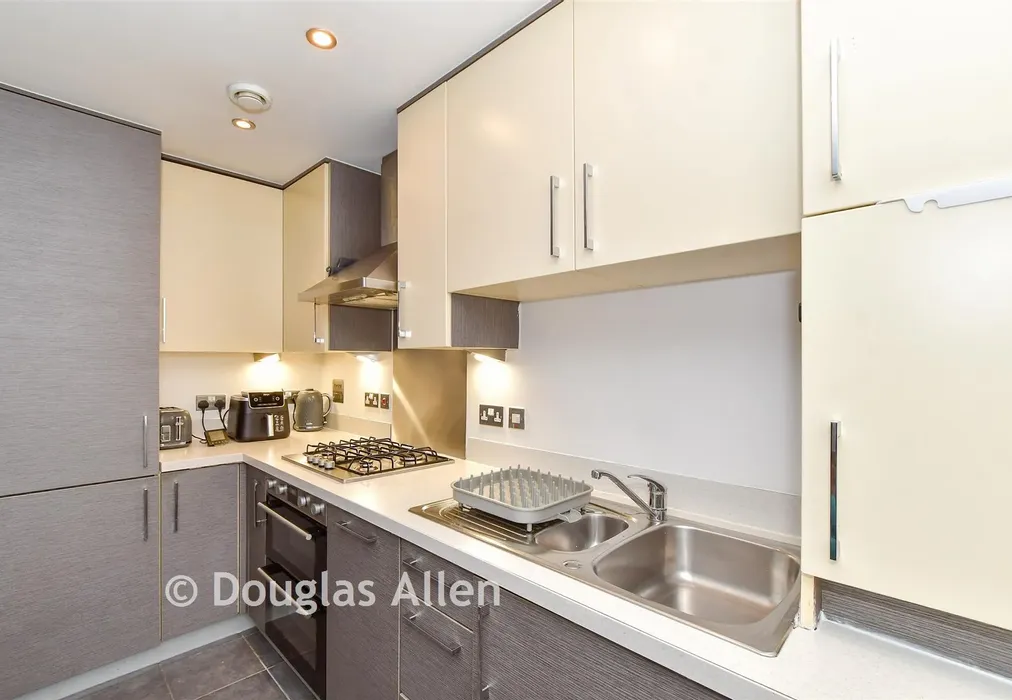 Lounge/Diner/Kitchen - Gainsborough Close, Basildon, Essex - Wards of Kent
