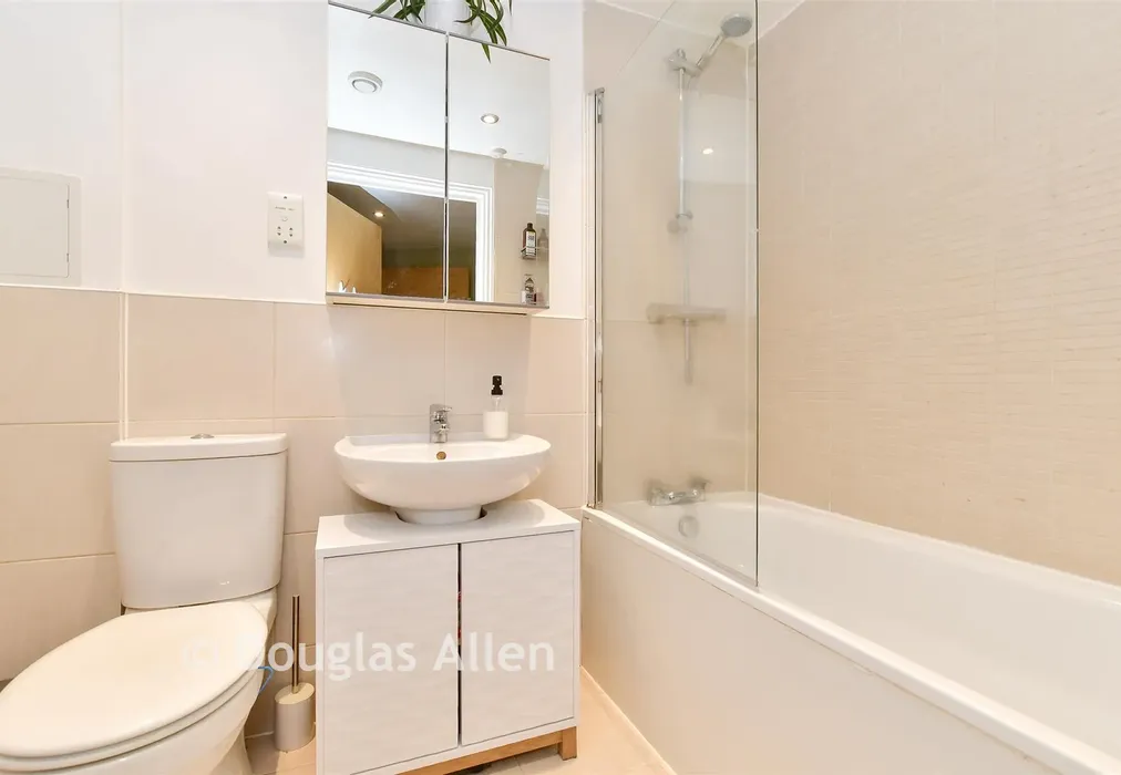Bathroom - Gainsborough Close, Basildon, Essex - Wards of Kent