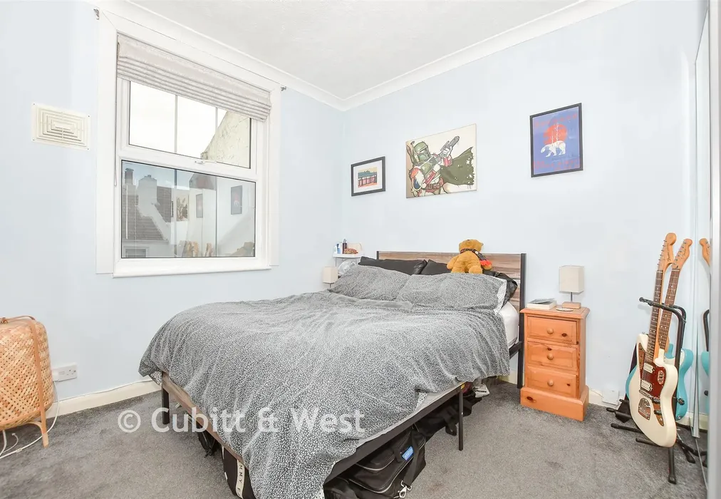 Bedroom - Clifton Place, Brighton, East Sussex - Wards of Kent