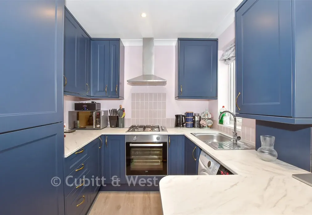 Kitchen - Clifton Place, Brighton, East Sussex - Wards of Kent