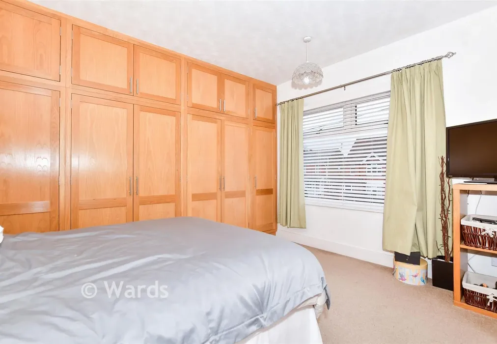Bedroom 1 - Plains Avenue, Maidstone, Kent - Wards of Kent