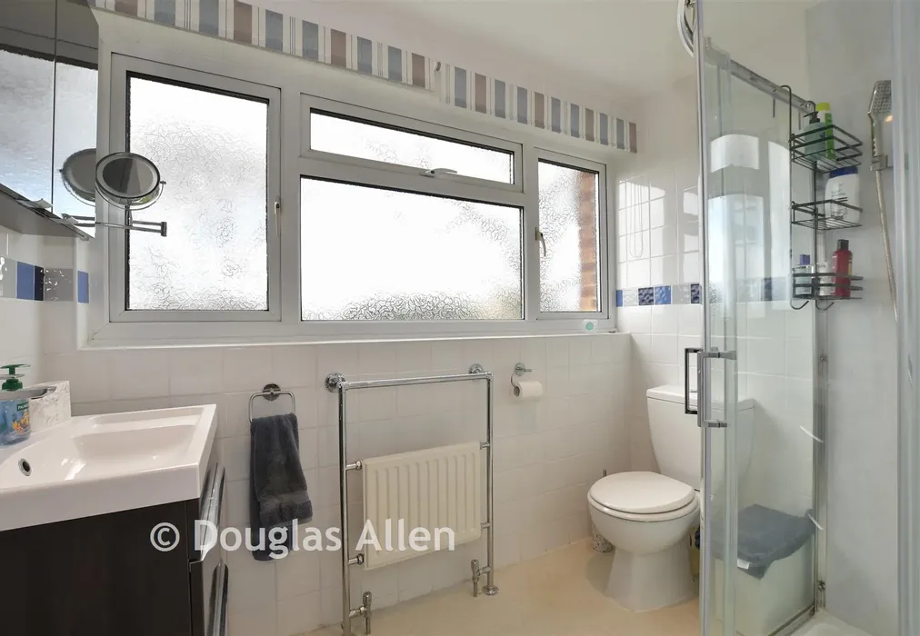 En-Suite - Viking Way, Runwell, Wickford, Essex - Wards of Kent
