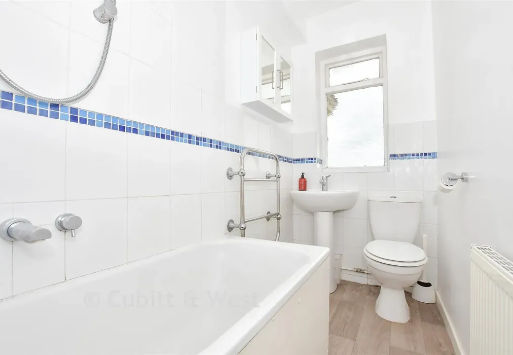 Bathroom - Stanford Road, Brighton, East Sussex - Wards of Kent