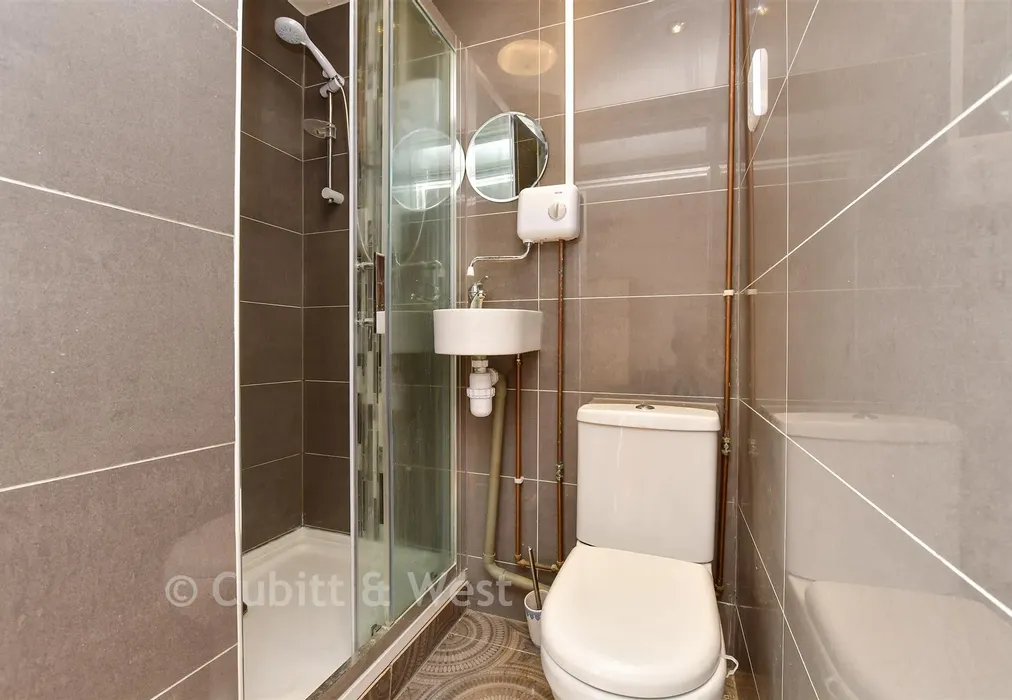 En-Suite Shower Room - Sanderstead Road, South Croydon, Surrey - Wards of Kent
