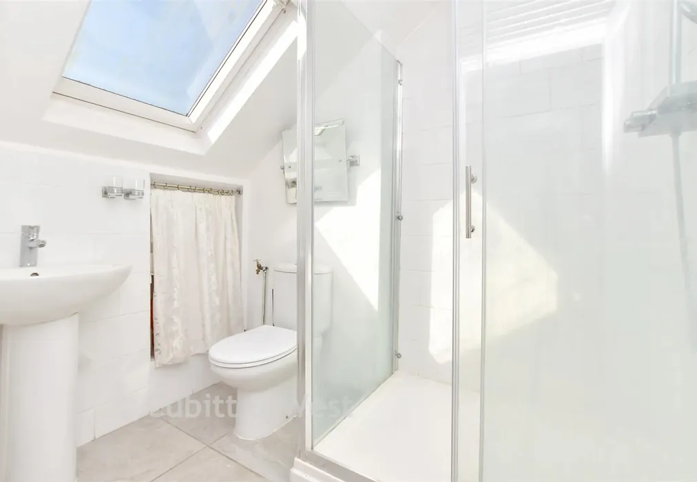 En-Suite Shower Room - Sanderstead Road, South Croydon, Surrey - Wards of Kent