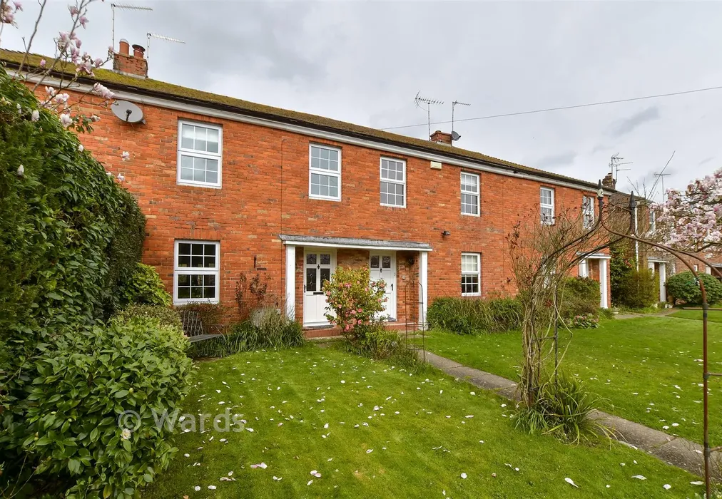 Front Garden - Roethorne Gardens, Tenterden, Kent - Wards of Kent