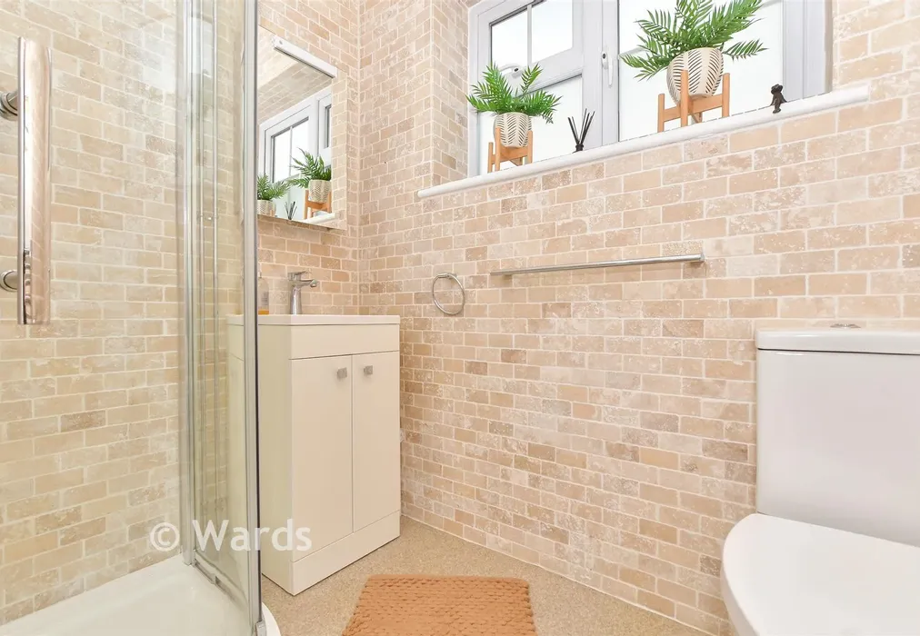 Shower Room - Roethorne Gardens, Tenterden, Kent - Wards of Kent
