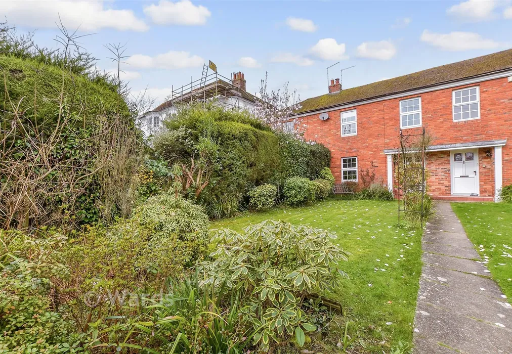 Front Garden - Roethorne Gardens, Tenterden, Kent - Wards of Kent