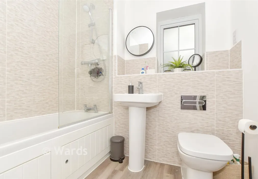Bathroom - Tulip Drive, Ashford, Kent - Wards of Kent