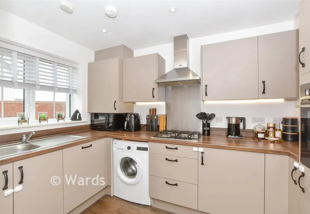 Kitchen - Tulip Drive, Ashford, Kent - Wards of Kent