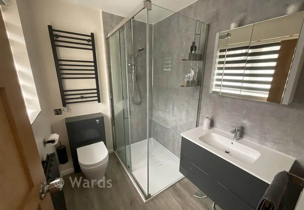 En Suite - Tufa Close, Walderslade, Chatham, Kent - Wards of Kent