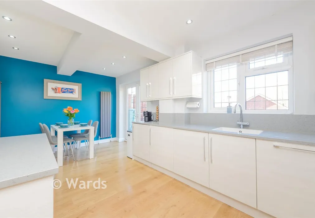 Kitchen - Tufa Close, Walderslade, Chatham, Kent - Wards of Kent