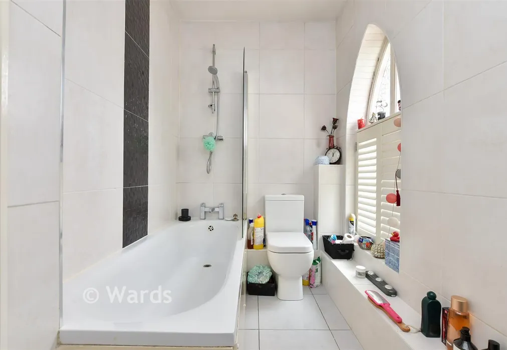 Bathroom - Adelaide Gardens, Ramsgate, Kent - Wards of Kent