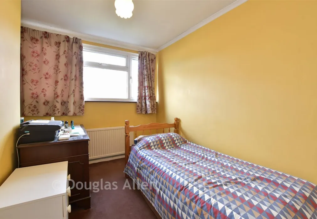 Bedroom 3 - Cromwell Avenue, Billericay, Essex - Wards of Kent