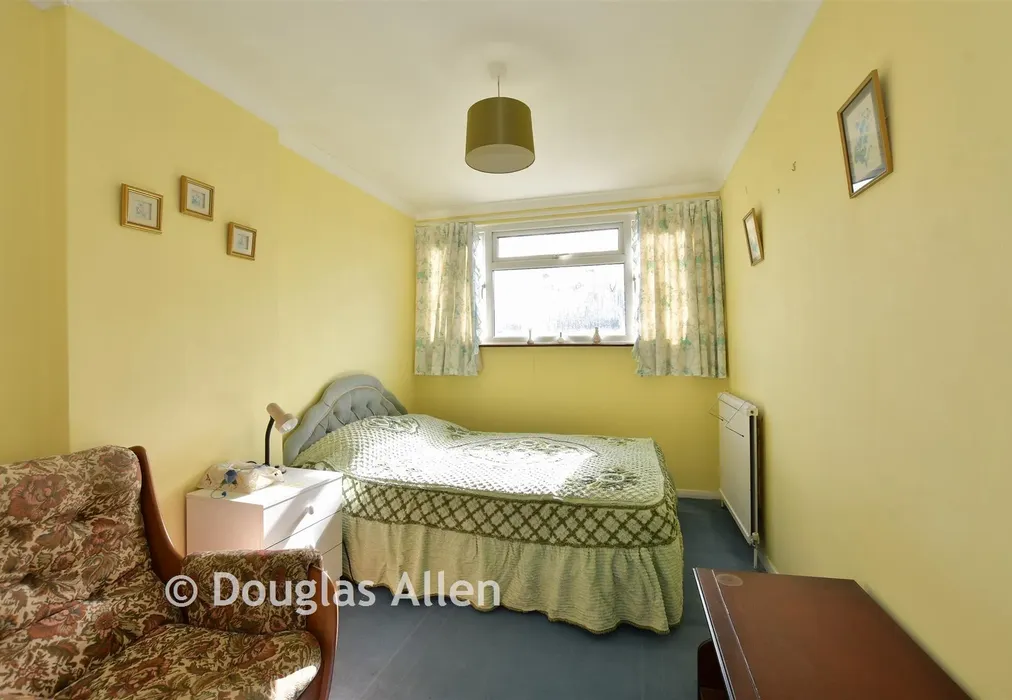Bedroom 2 - Cromwell Avenue, Billericay, Essex - Wards of Kent