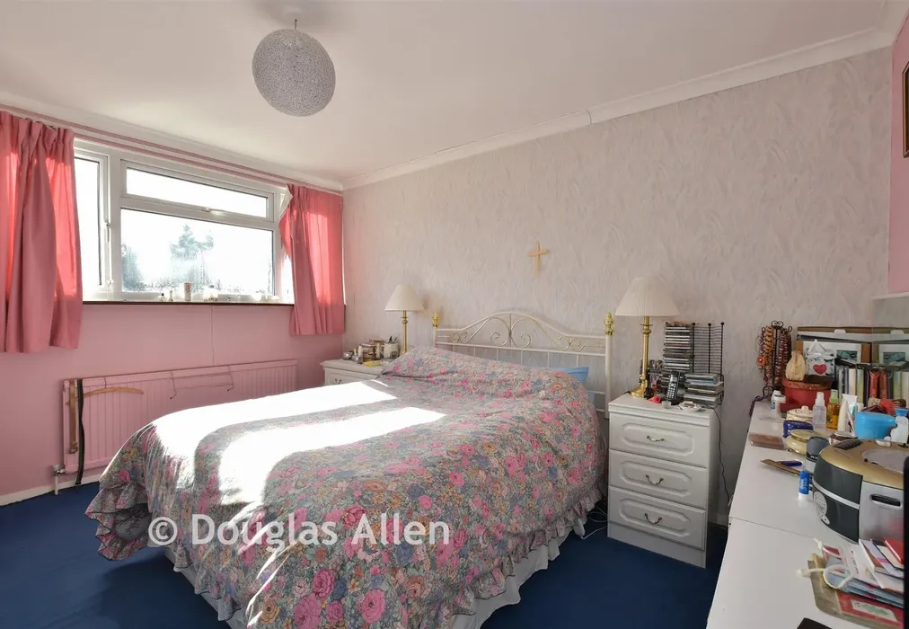Bedroom 1 - Cromwell Avenue, Billericay, Essex - Wards of Kent