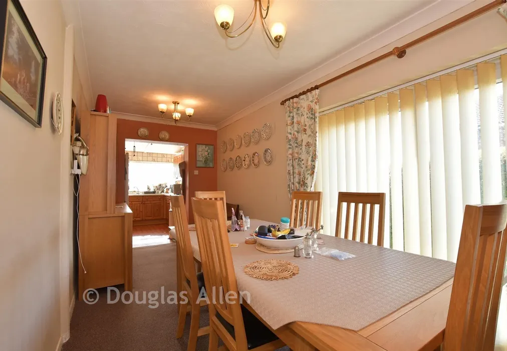 Dining Area - Cromwell Avenue, Billericay, Essex - Wards of Kent