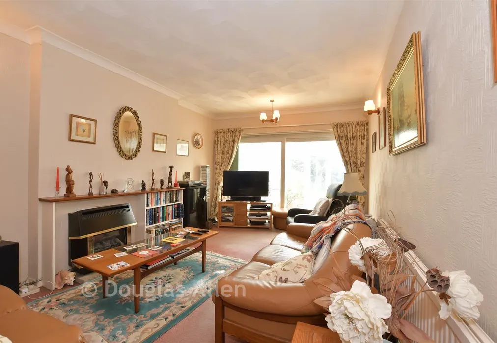 Lounge - Cromwell Avenue, Billericay, Essex - Wards of Kent