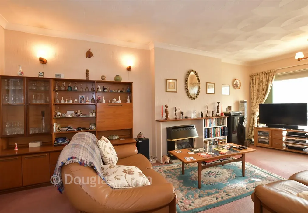Lounge - Cromwell Avenue, Billericay, Essex - Wards of Kent