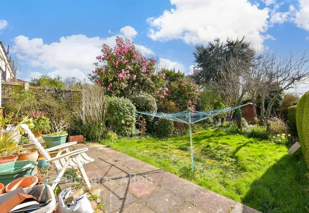 Rear Garden - Cromwell Avenue, Billericay, Essex - Wards of Kent