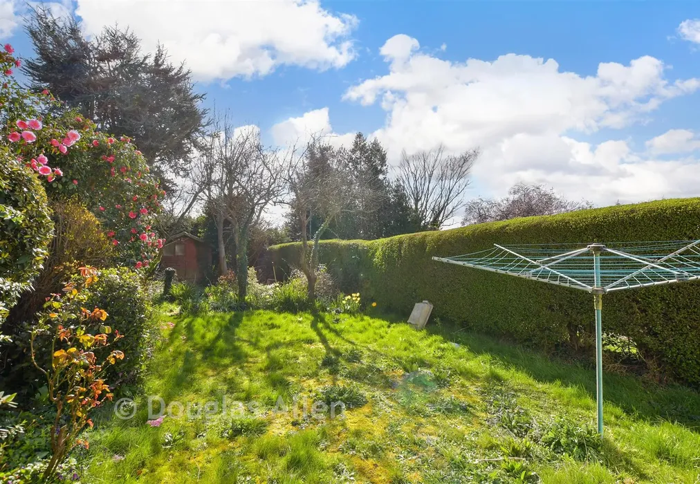 Rear Garden - Cromwell Avenue, Billericay, Essex - Wards of Kent