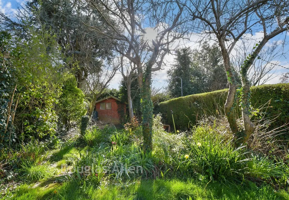 Rear Garden - Cromwell Avenue, Billericay, Essex - Wards of Kent