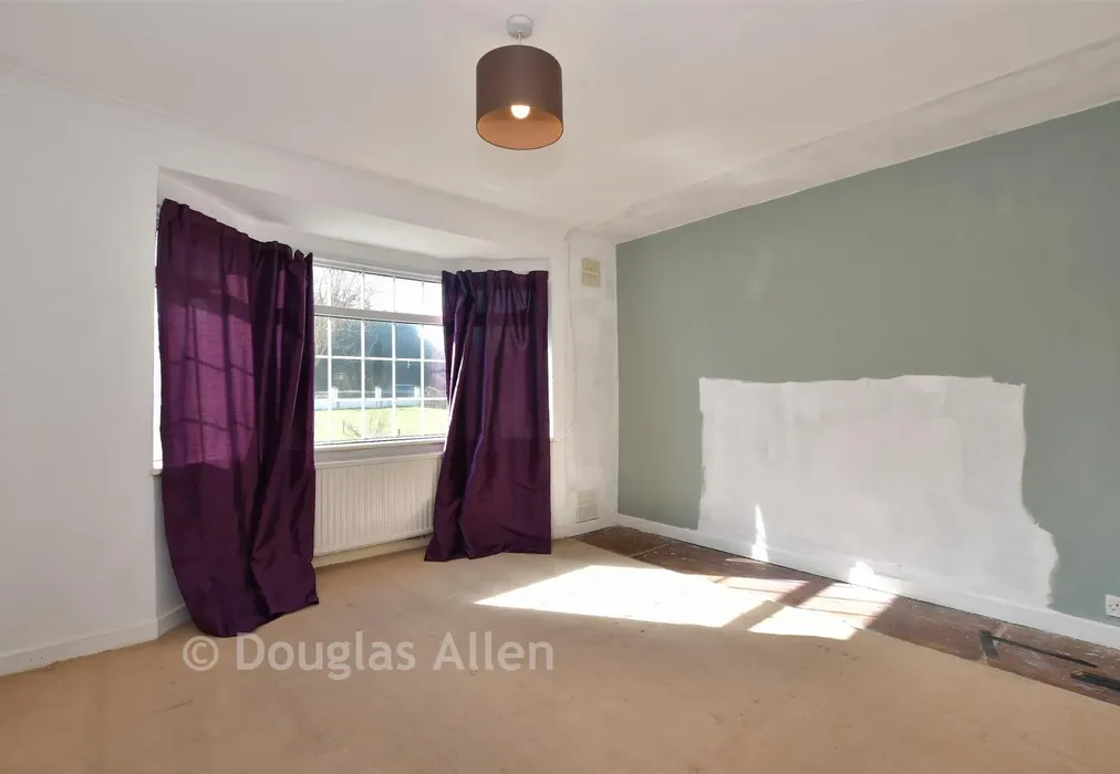 Bedroom 1 - Arterial Road, Leigh-On-Sea, Essex - Wards of Kent