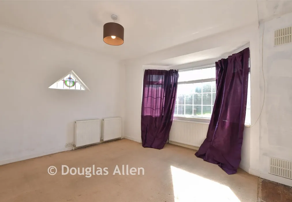 Bedroom 1 - Arterial Road, Leigh-On-Sea, Essex - Wards of Kent