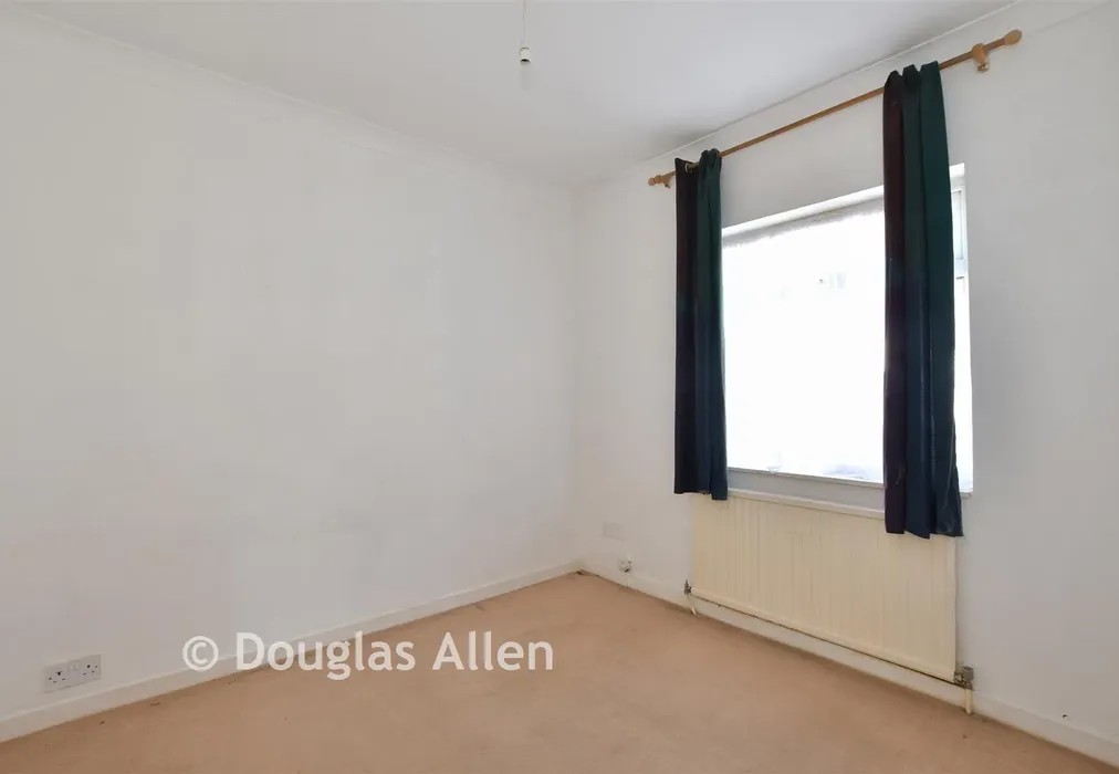 Bedroom 2 - Arterial Road, Leigh-On-Sea, Essex - Wards of Kent
