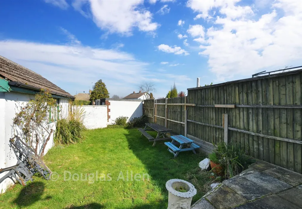 Rear Garden - Arterial Road, Leigh-On-Sea, Essex - Wards of Kent