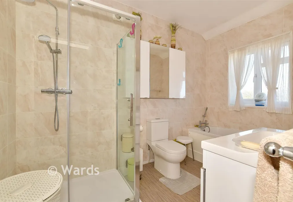 En-Suite Bathroom - Sweechgate, Broad Oak, Canterbury, Kent - Wards of Kent